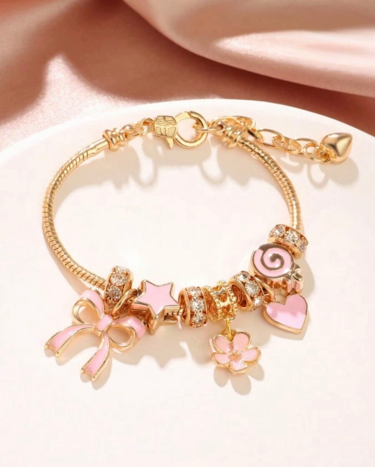 Charm Armband mit Anhängern – Goldenes Damen Armband mit Herz & Blumen