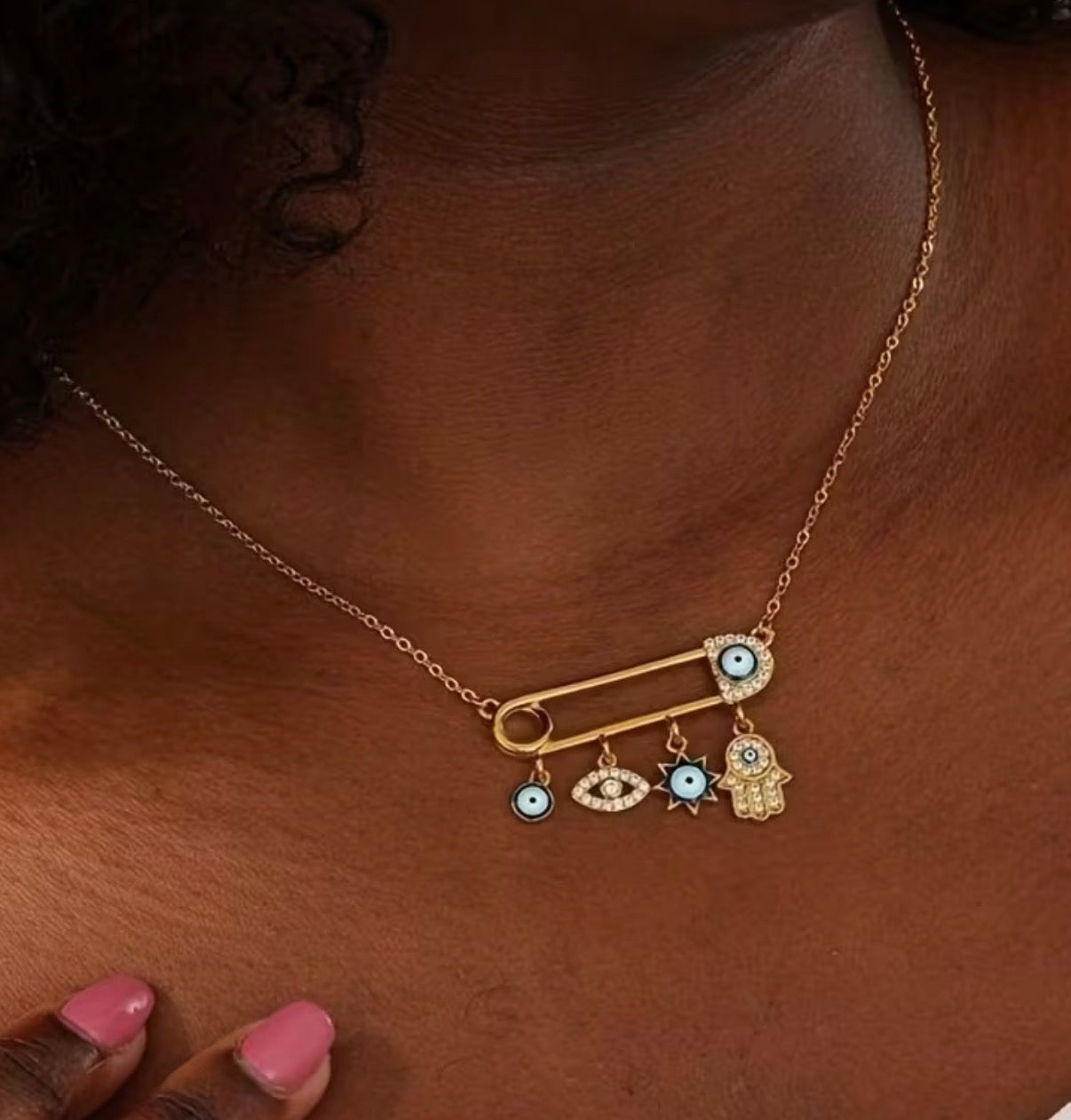 Goldene Nazar Schutz Halskette mit Sicherheitsnadel & Charms