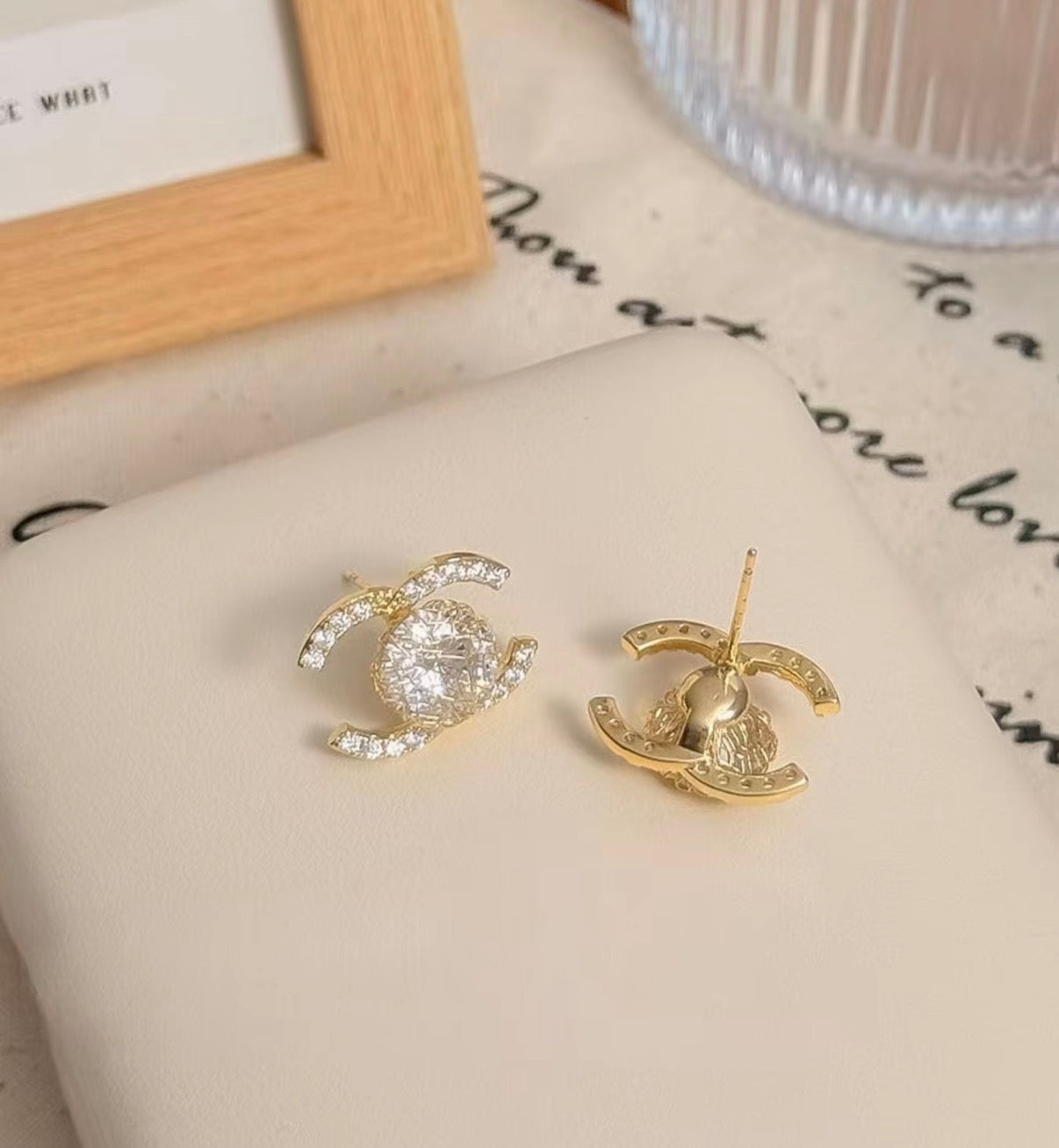 Luxus Designer Ohrringe mit Zirkonia – Elegante Damen Ohrstecker (Gold)