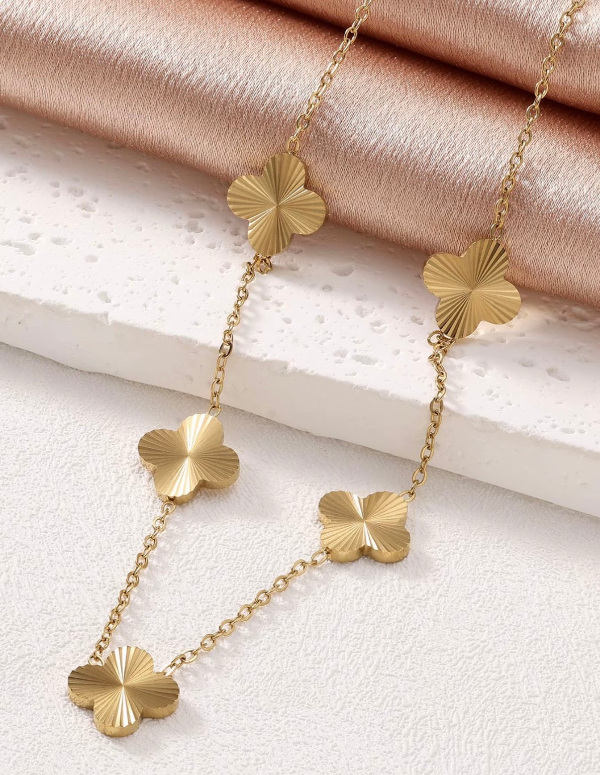 Goldenes Kleeblatt Schmuckset – Halskette, Armband & Ohrringe