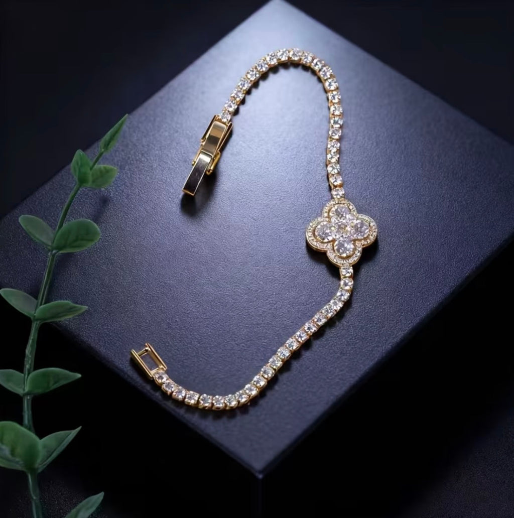 Elegantes Kleeblatt Armband mit Zirkonia – Gold Damen Schmuck