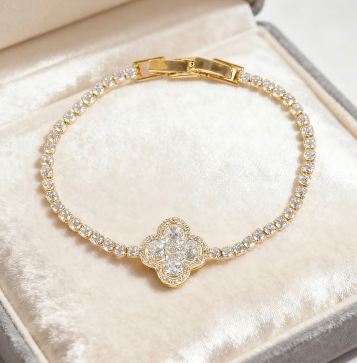 Elegantes Kleeblatt Armband mit Zirkonia – Gold Damen Schmuck